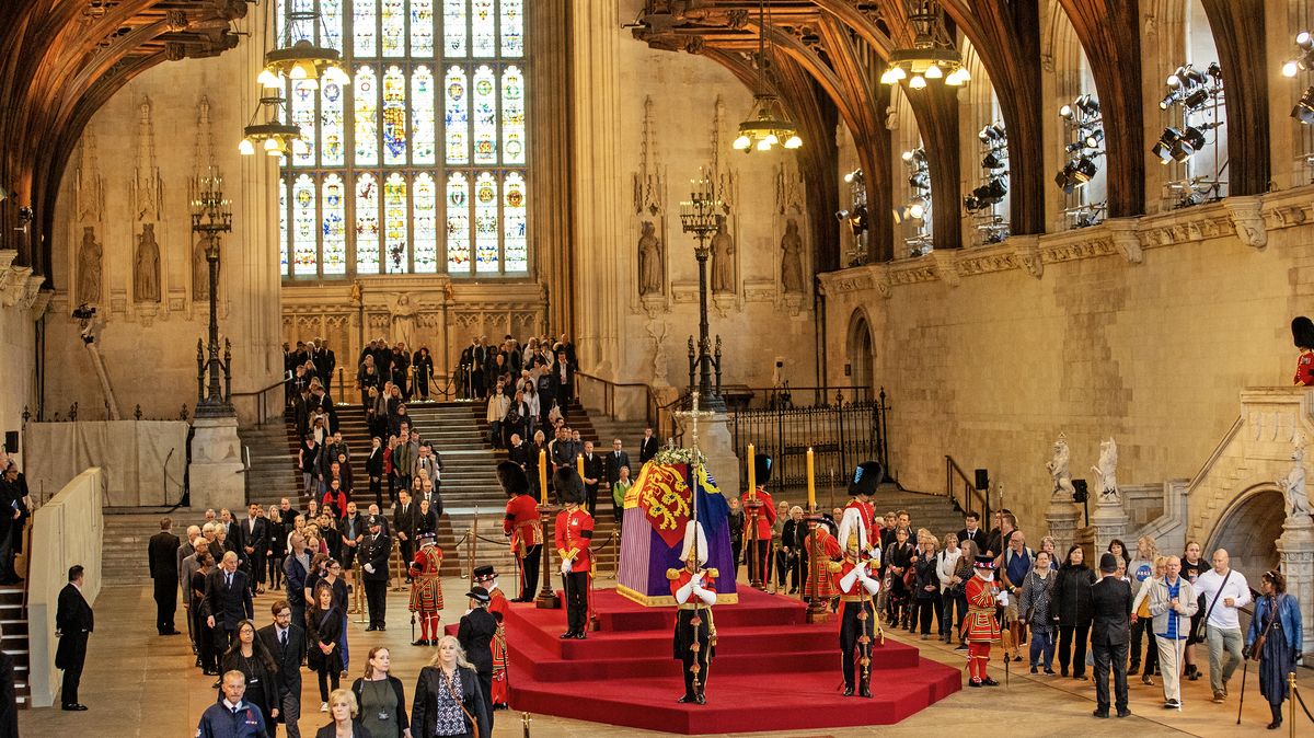 Na pohřeb Alžběty II. dorazí čínská delegace. Rakev ve Westminsteru neuvidí